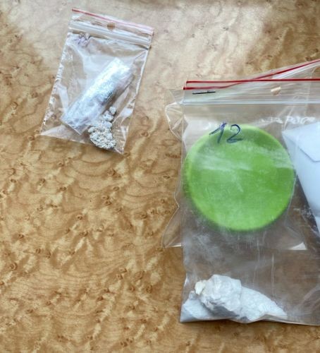 Mefedron, amfetamina i kokaina w mieszkaniu na Pradze Południe