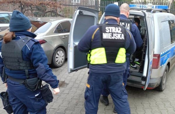 Pijany mężczyzna na Pradze Południe posiadał narkotyki
