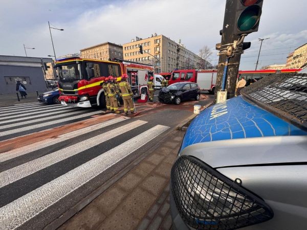 Policjanci z Ochoty pomogli poszkodowanemu w wypadku