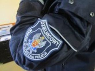 Mieszkanka Woli dziękuje dzielnicowemu za pomoc